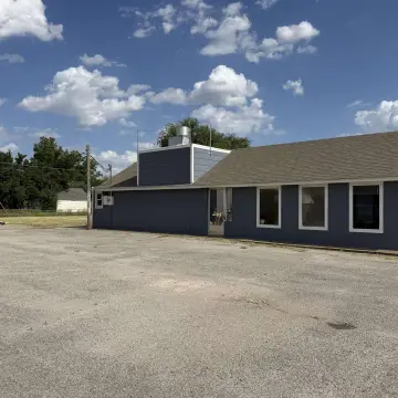 Conventional Restaurant Building with Parking Lot