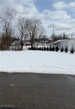 Commercial Lots in Louisville, OH