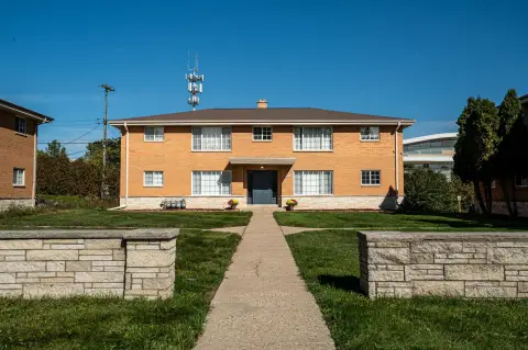 Brick 4-Unit Apartment Building