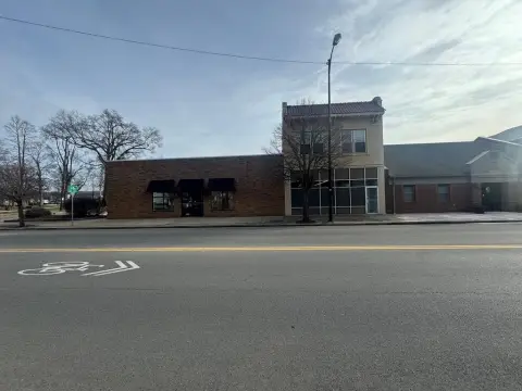 Portsmouth Commercial Building and Parking