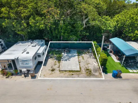 Mobile Home Park Lot in Calusa Campground
