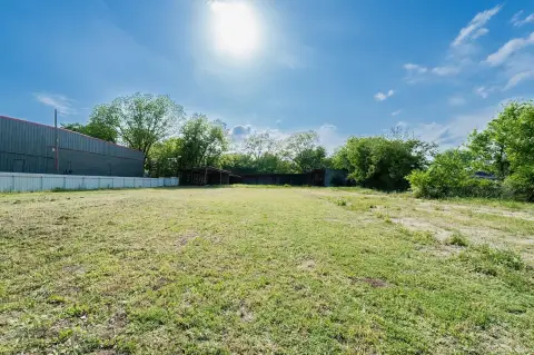 Versatile Commercial Property in Commerce, TX