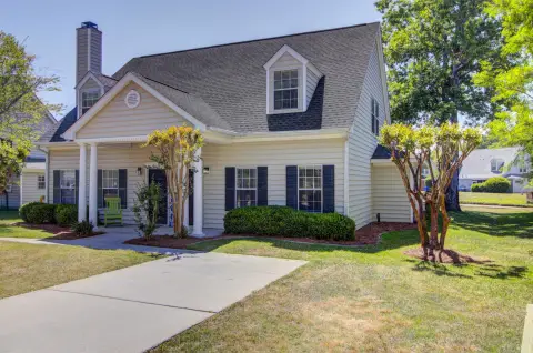 Updated Townhome with Lake Views