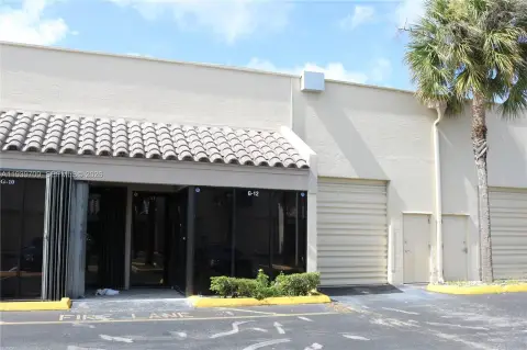 Hialeah Office/Warehouse Condominium For Rent
