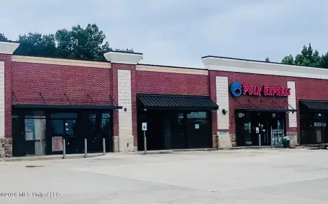 Retail Bays in Convenience Center
