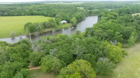 Palestine Ranch with Private Lake