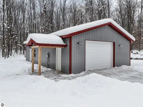 Versatile Parcel with Barndominium Build