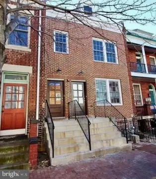 Luxury Townhome Near Capitol Hill