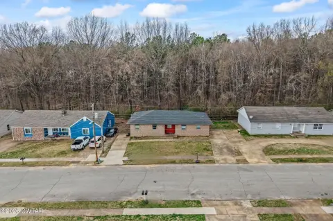 Duplex in North Jackson