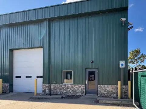 Holland Retail/Warehouse Space For Rent