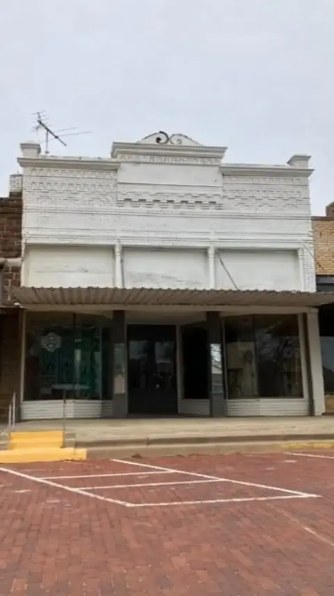 Historic Retail Building in Leonard