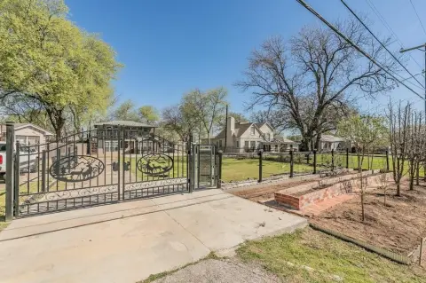 Updated Duplex Near Scenic Park