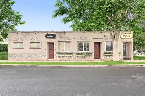 Single-Story Office and Apartment Building