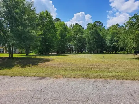 Residential Lot in Honeysuckle Farms