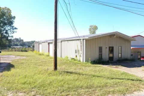 Metal Shop with Expansion Potential