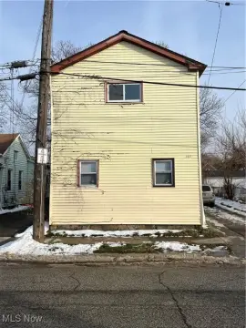 Cleveland Triplex: Income Opportunity