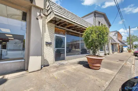 Guntersville Commercial Building Opportunity