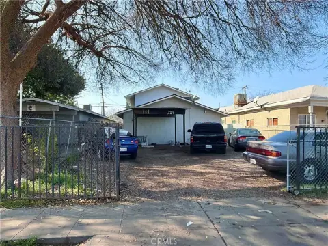 Updated Triplex in Central Fresno