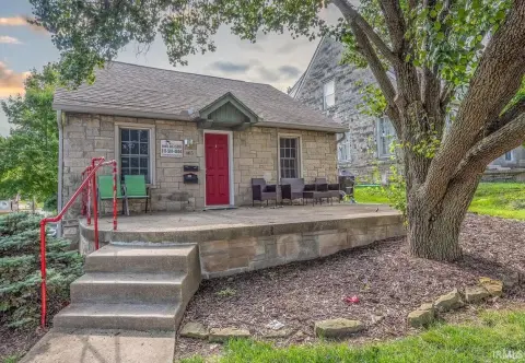 Eight-Bedroom Duplex Near Campus