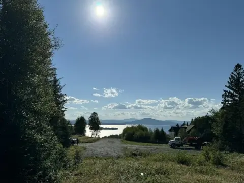 Rangeley Land with Mountain Views