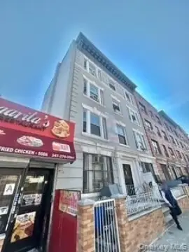 Apartment Building with Rear Yard
