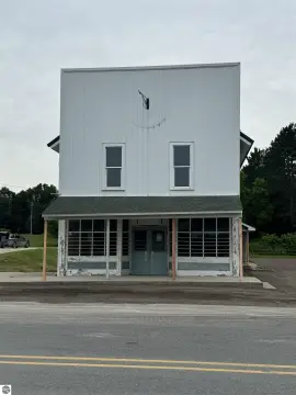 Versatile Commercial Building Near Manistee Forest