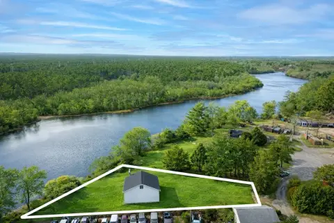 Riverhead Mixed-Use Building For Sale