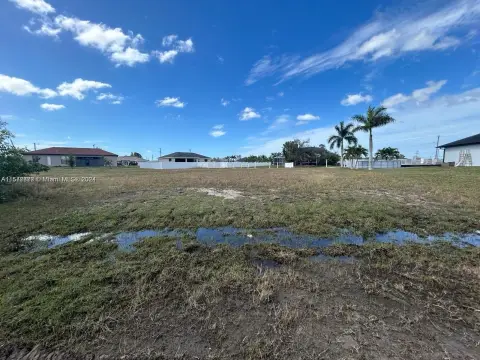 Residential Lot in Cape Coral