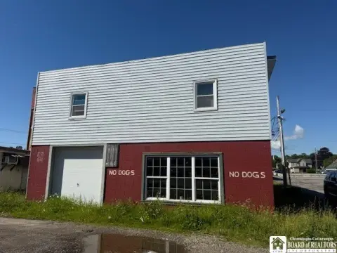 Mixed-Use Building with Garage
