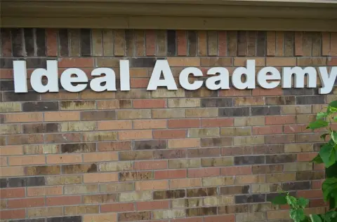 Versatile Building for Academy/School