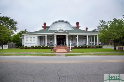 Historic Bungalow Bed & Breakfast