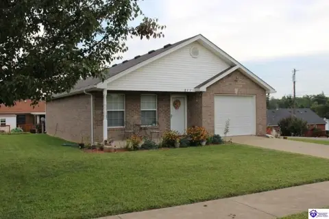 Elizabethtown Single-Family Home with Jacuzzi