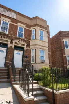 Duplex With Vacant 3-Bedroom Unit