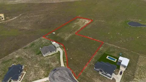 La Vernia 3-Acre Country Oasis