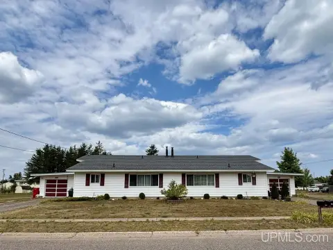 Updated 6-Bedroom Duplex
