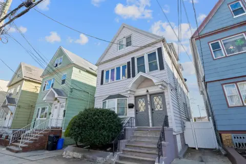 Duplex with Finished Bonus Areas