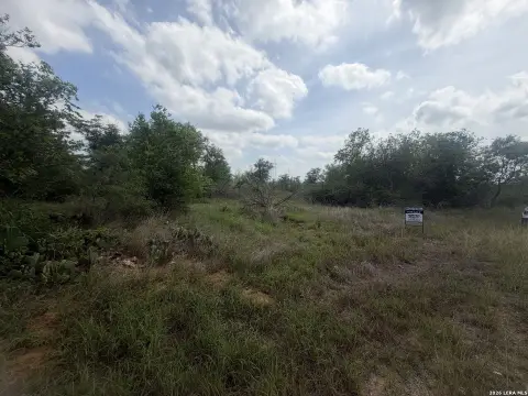Elmendorf, TX 1.09-Acre Lot