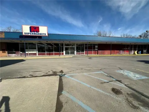 Gas Station with Flexible Building Space
