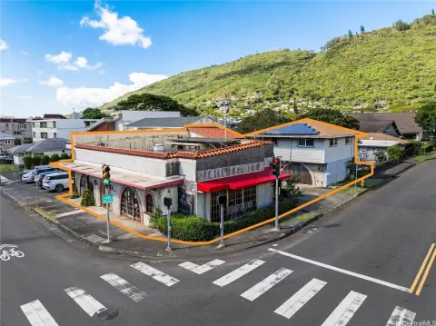 Honolulu Multi-Tenant Corner Lot