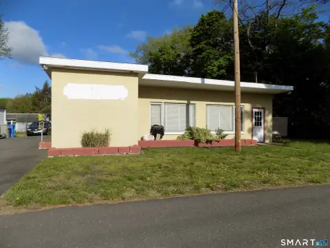 Retail Space in Bristol, CT