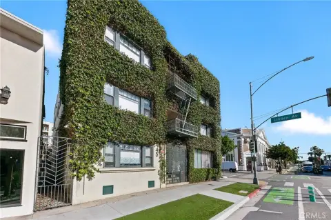 Renovated 22-Unit Apartment Building