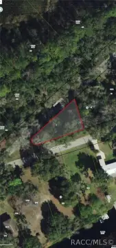 Waterfront-Adjacent Triangular Lot
