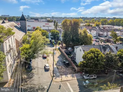 Vacant Corner Lot in Trenton