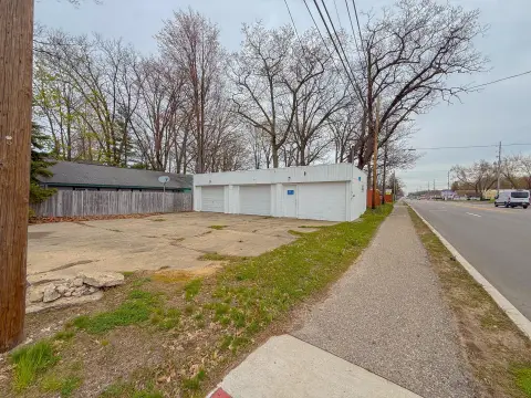 Houghton Lake Garage For Sale