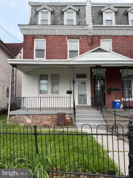 Semi-Detached Triplex with Yard Access