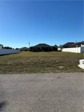 Vacant Lot in Growing Neighborhood