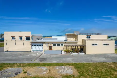 Oceanview Warehouse with Loft Apartment
