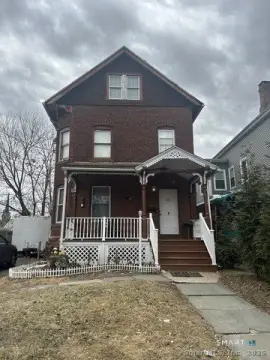 Versatile Multifamily Property in Hartford