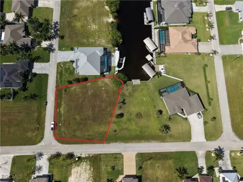 Oversized Lot with Gulf Access