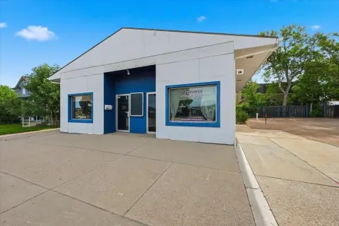 Multi-Room Office and Flex Building